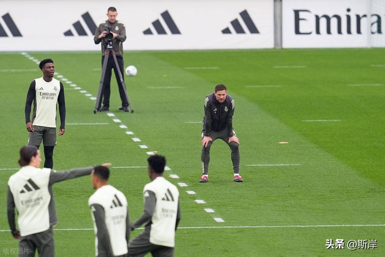 瓦伦西亚迎欧冠关键赛；转会期造点机会；目标明确；团队化学反应显著的简单介绍-开云官方网站