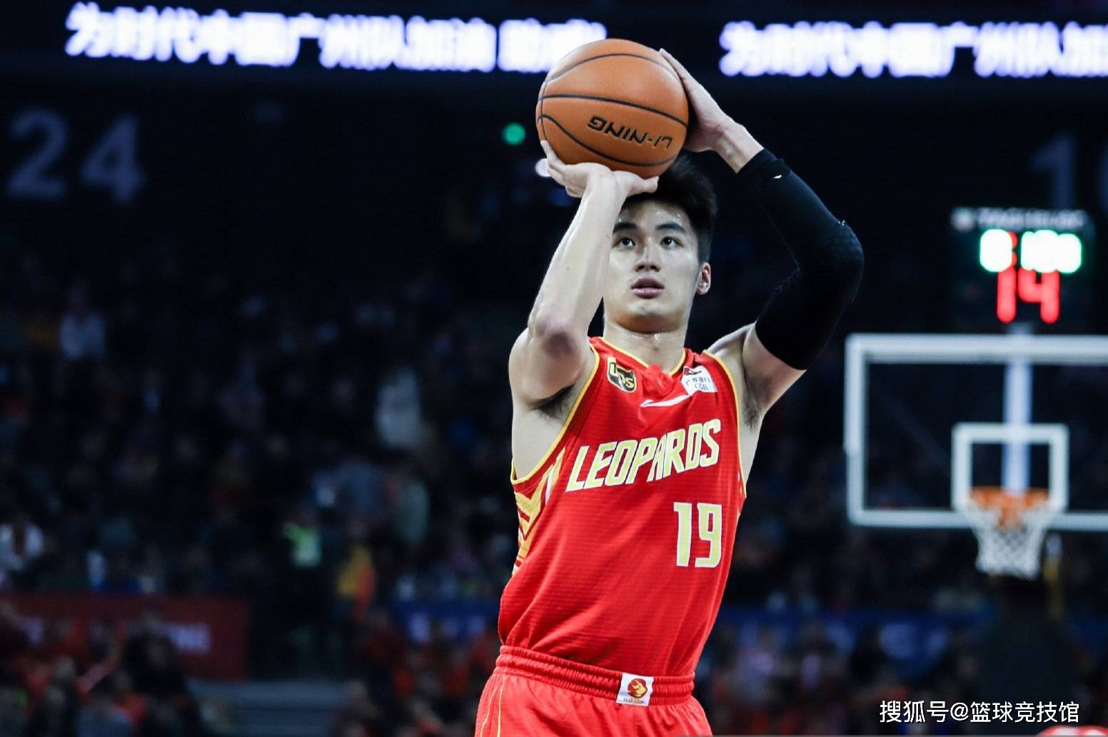 西甲赛程吃紧；新疆广汇今晨篮板制胜；悬念犹存；轮换策略成焦点 -开云官方网站